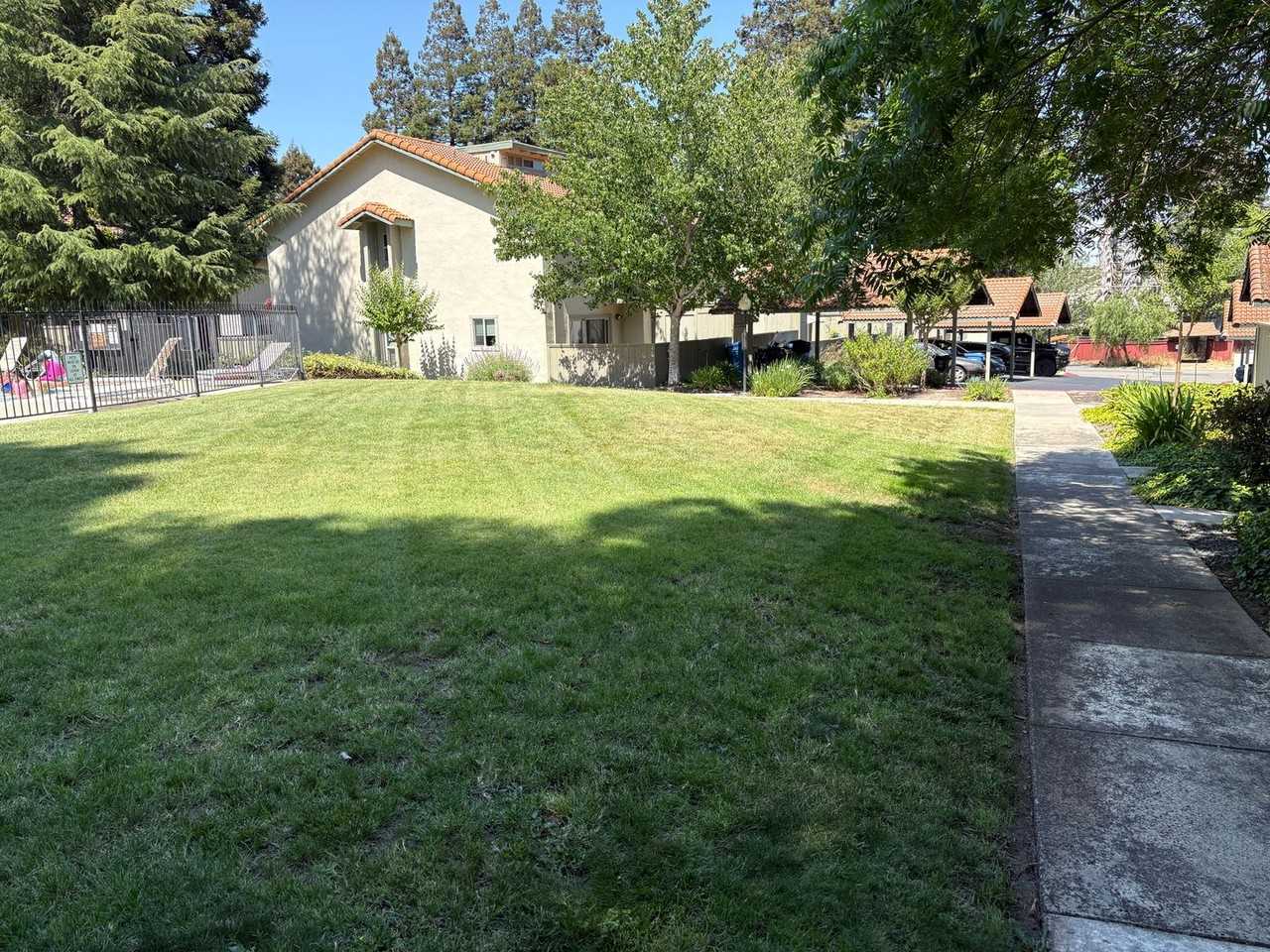 1706 Parkside Dr - Photo 3 of 31