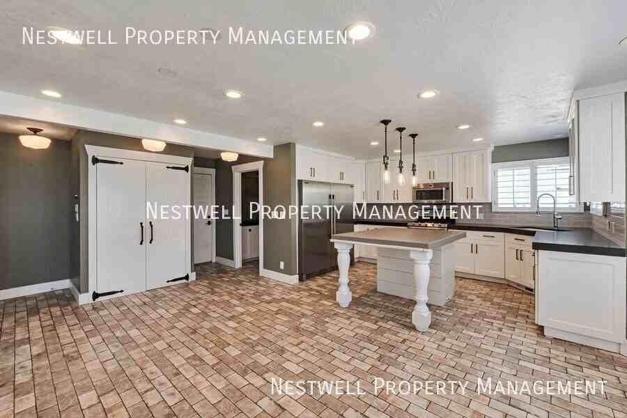 713 S Cumberland Ct - Photo 2 of 43