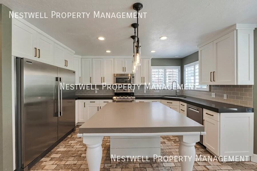 713 S Cumberland Ct - Photo 3 of 43