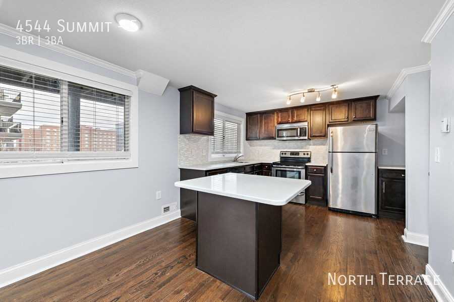 4544 Summit St #5