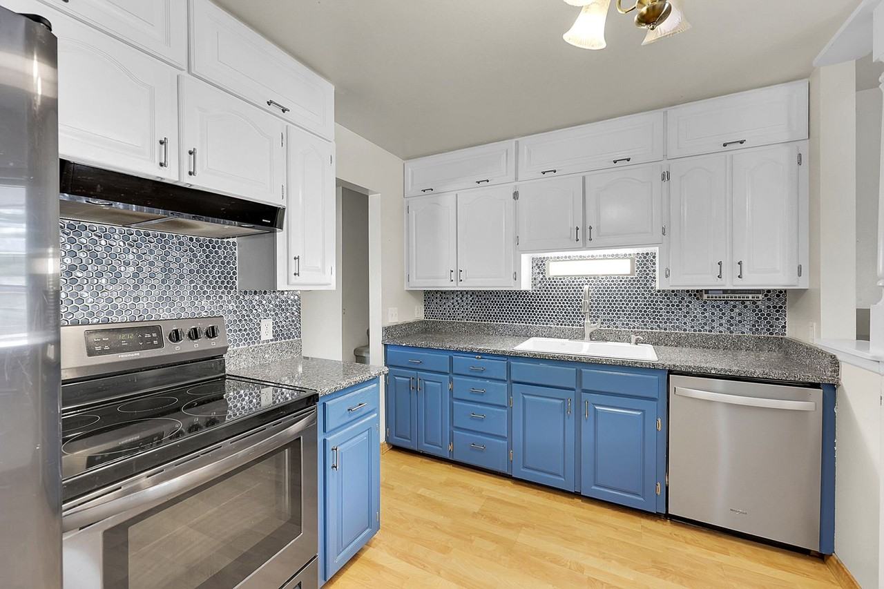 4220 Edwinstowe Ave - Photo 3 of 34