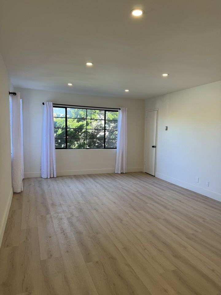 1227 18th St #F - Photo 2 of 21
