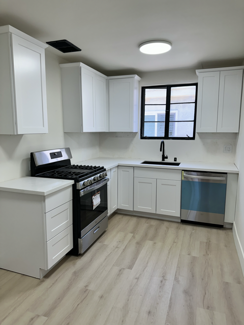 1227 18th St #F - Photo 3 of 21