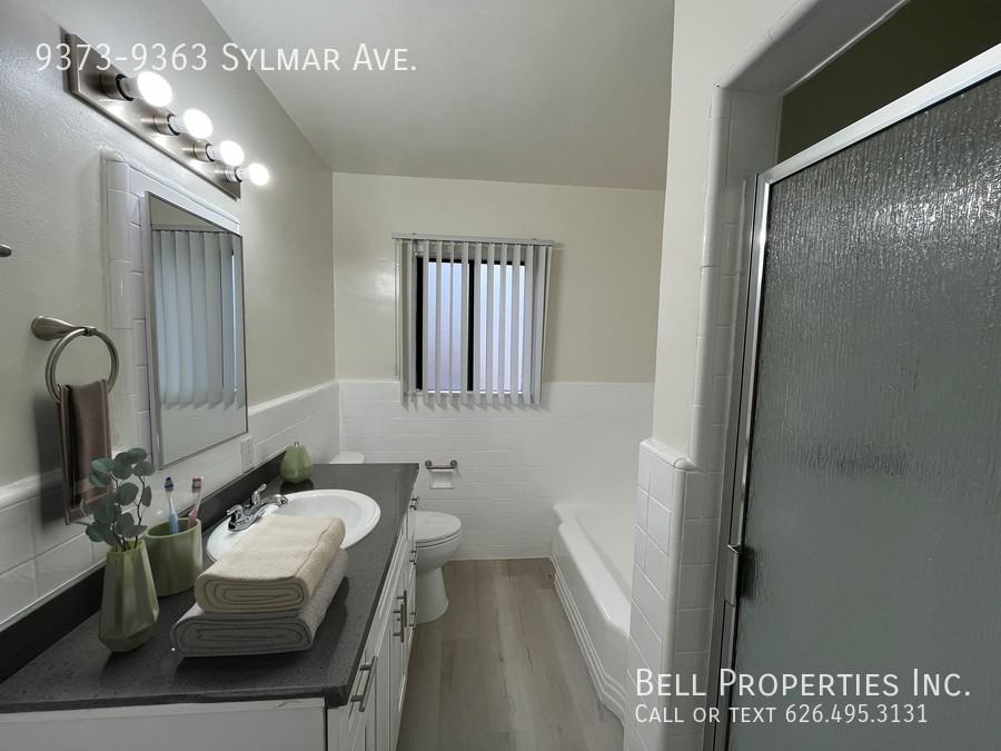 9373 Sylmar Ave #7 - Photo 4 of 10