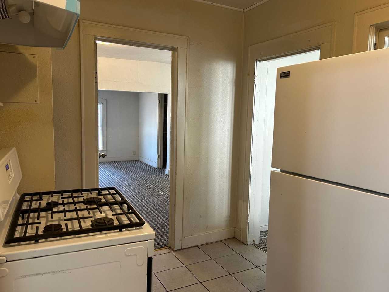 1032 W 2nd St - Photo 6 of 22