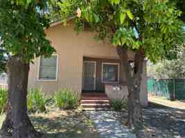 featured image of 1032 W 2nd St