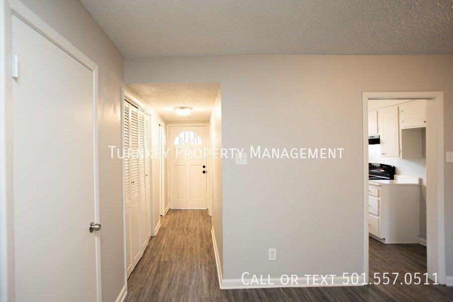 2102 Fendley Dr - Photo 2 of 9