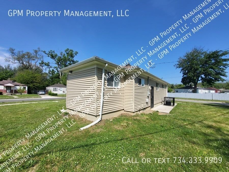 1231 Northwood Dr - Photo 2 of 13