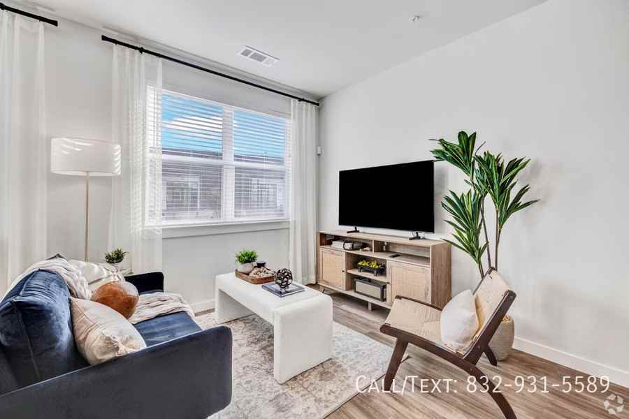 1079 Studemont St #BSO - Photo 2 of 9