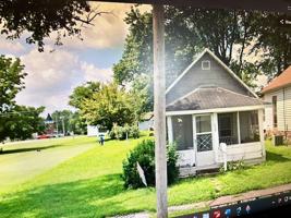 featured image of 504 W 9th St