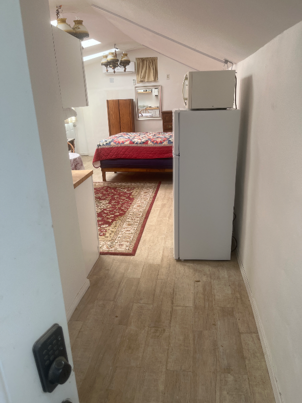 37715 Royal Pl - Photo 2 of 10