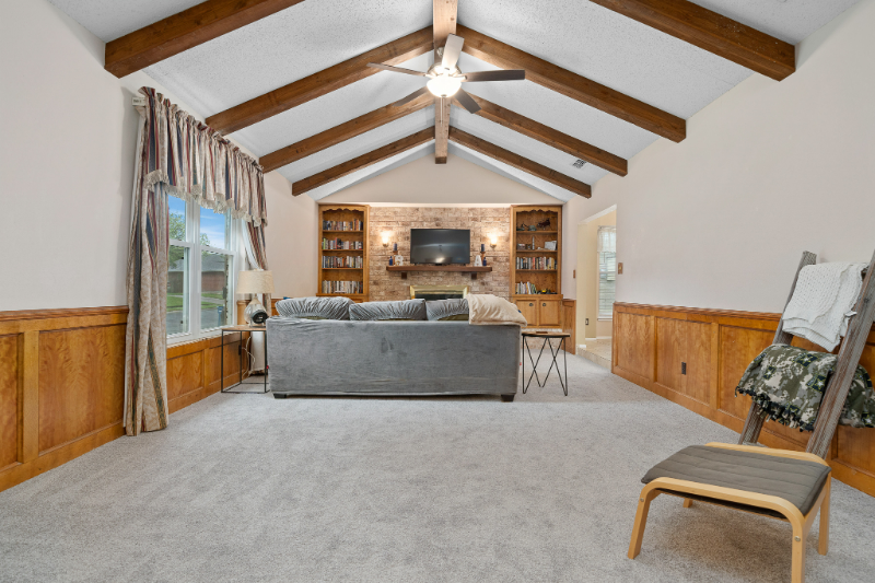 13737 River Canyon Dr - Photo 3 of 20