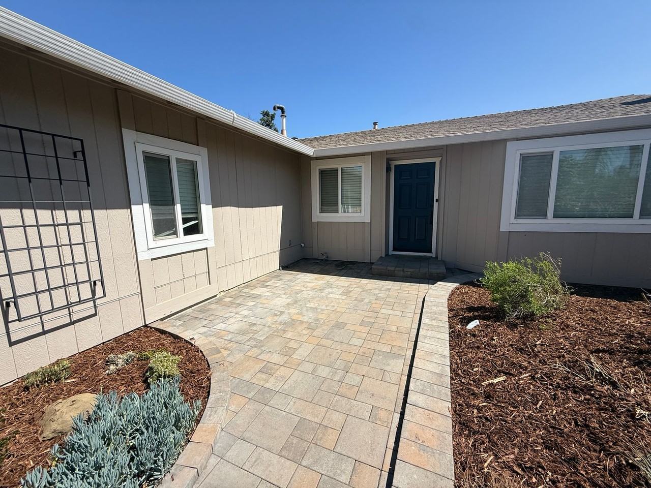 955 Woodvale Dr - Photo 2 of 16