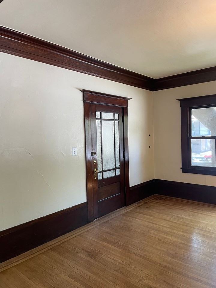 2301 O St - Photo 3 of 17