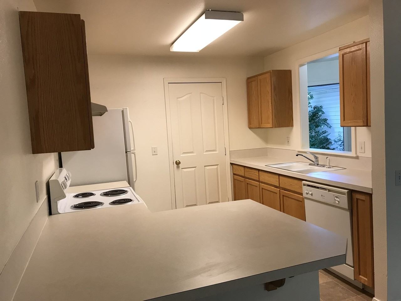 547 W Idaho Ave - Photo 2 of 16