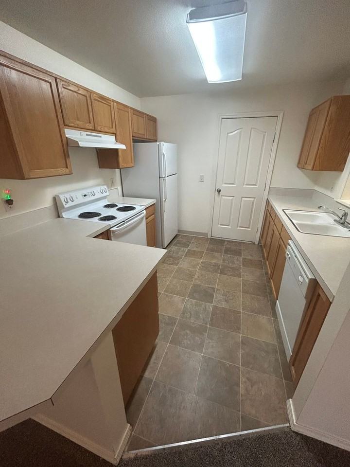 547 W Idaho Ave - Photo 5 of 16