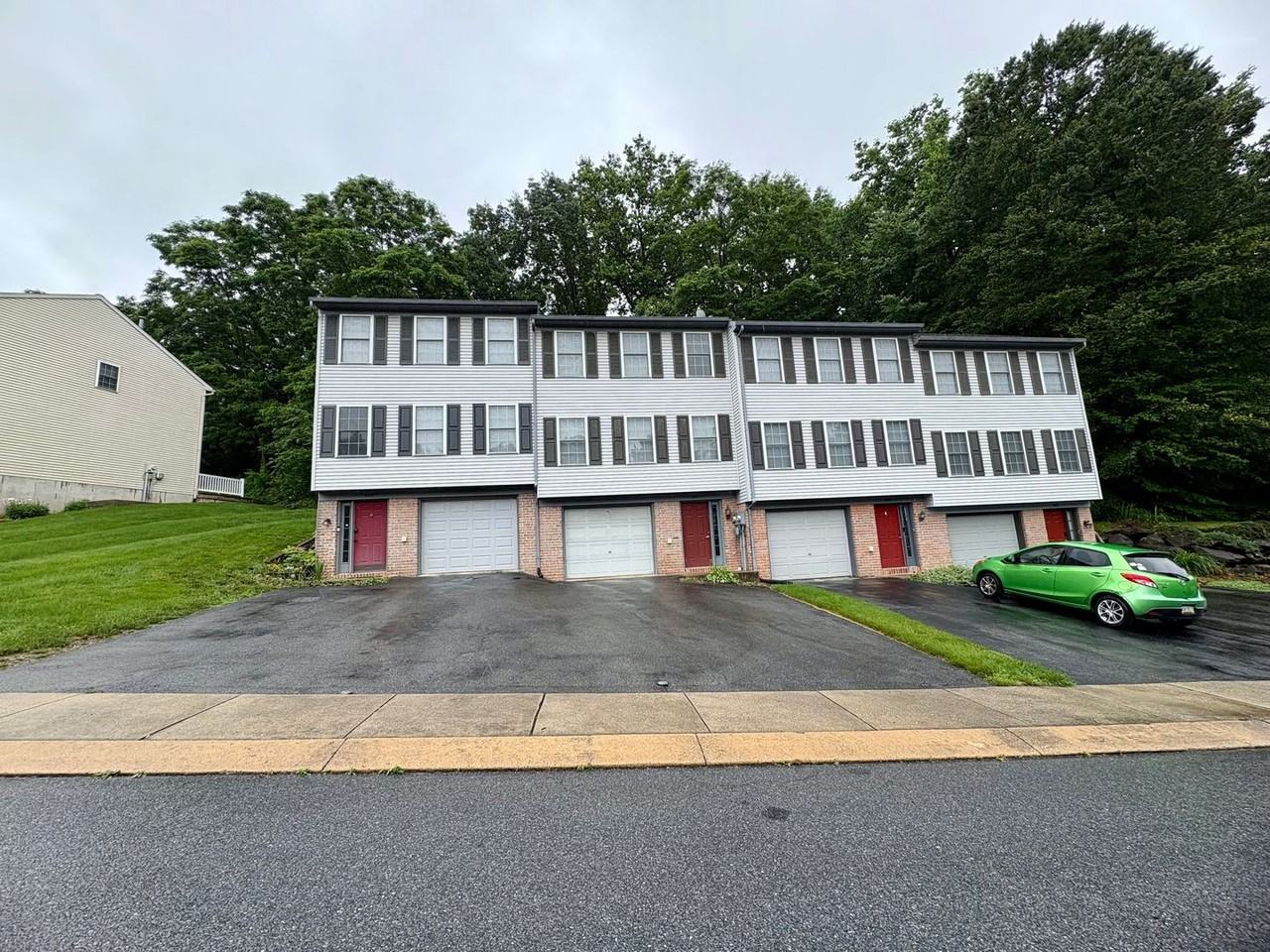 627 Rockwood Dr - Photo 2 of 28