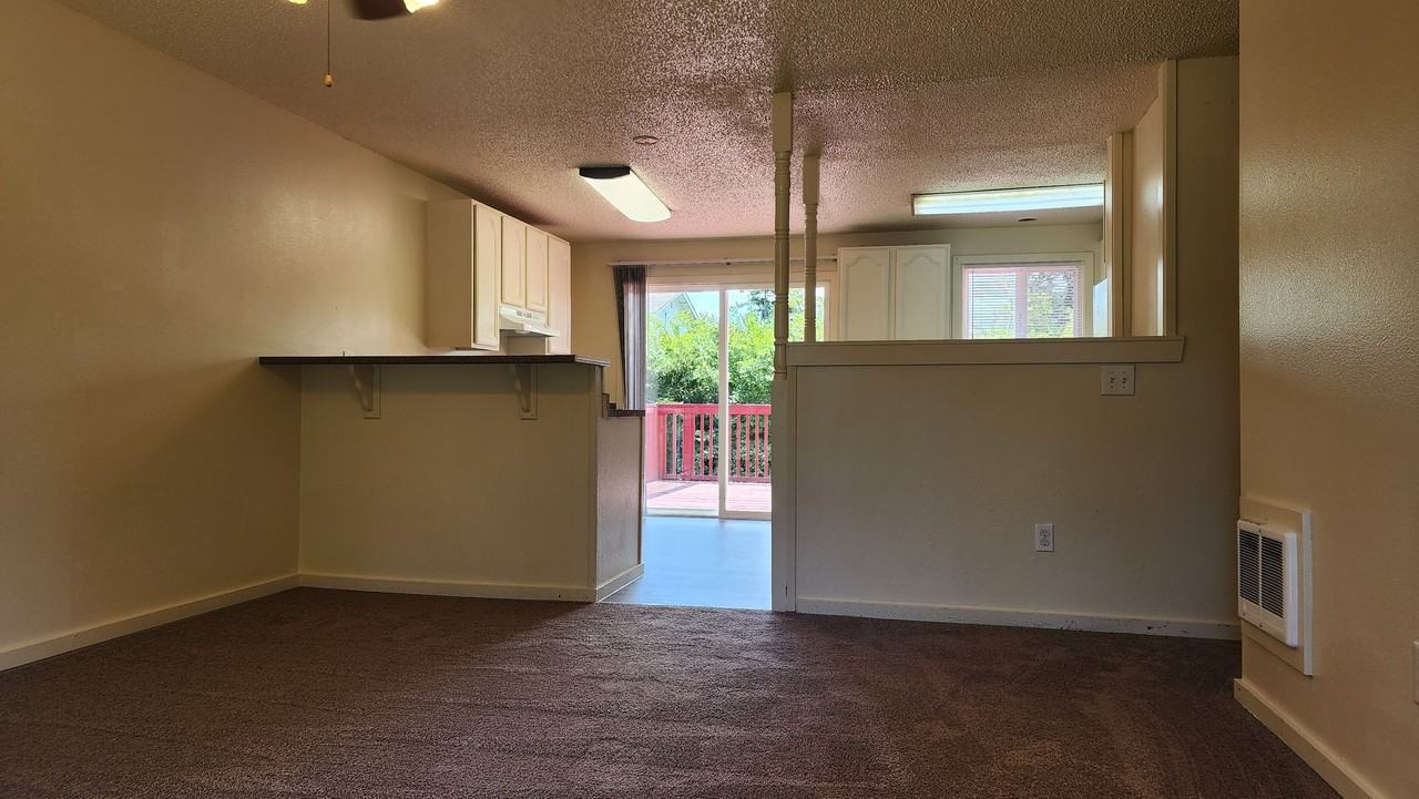 2406 Oak Dr - Photo 3 of 38