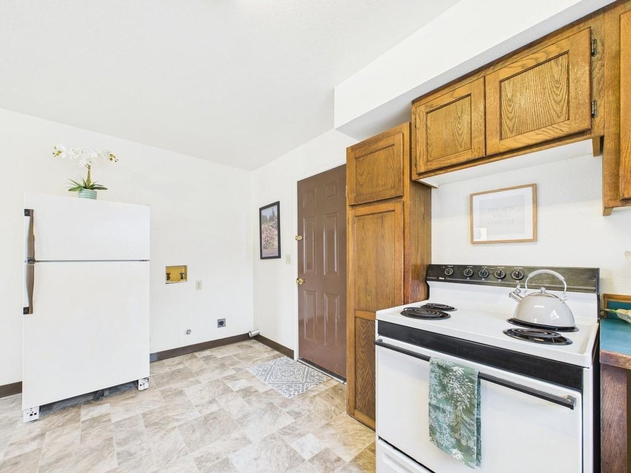 1006 Hiller Rd - Photo 4 of 16