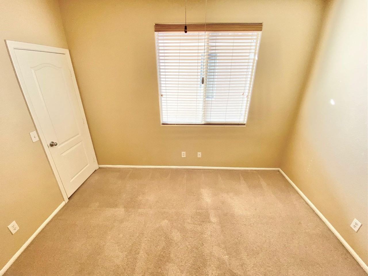 8836 Palm Creek Ct - Photo 7 of 37