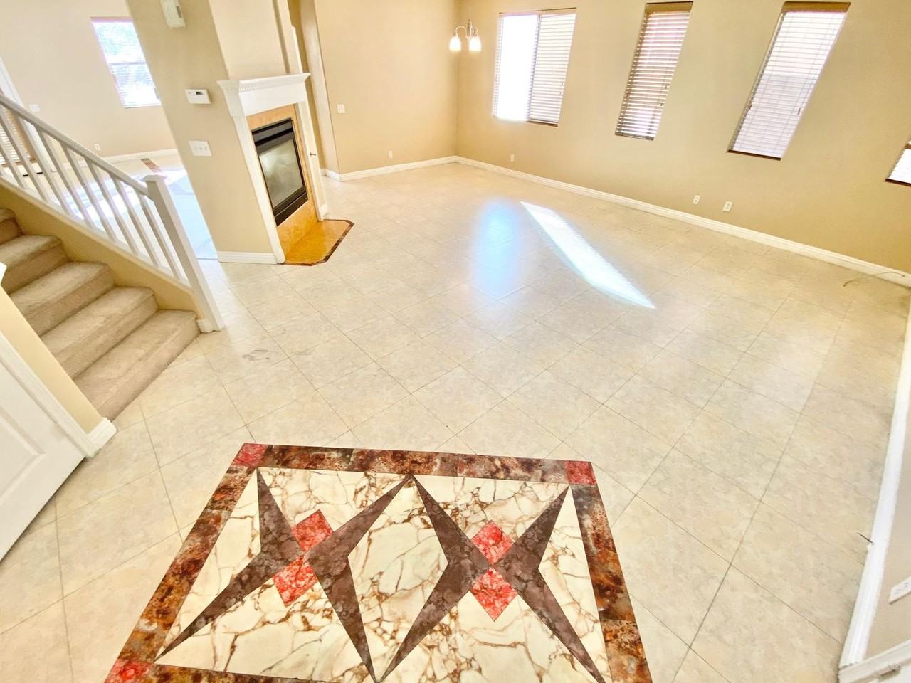 8836 Palm Creek Ct - Photo 4 of 37