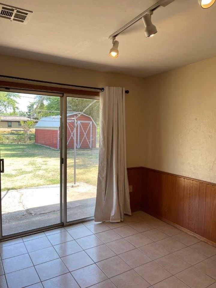 1205 Sw 62nd St - Photo 2 of 18