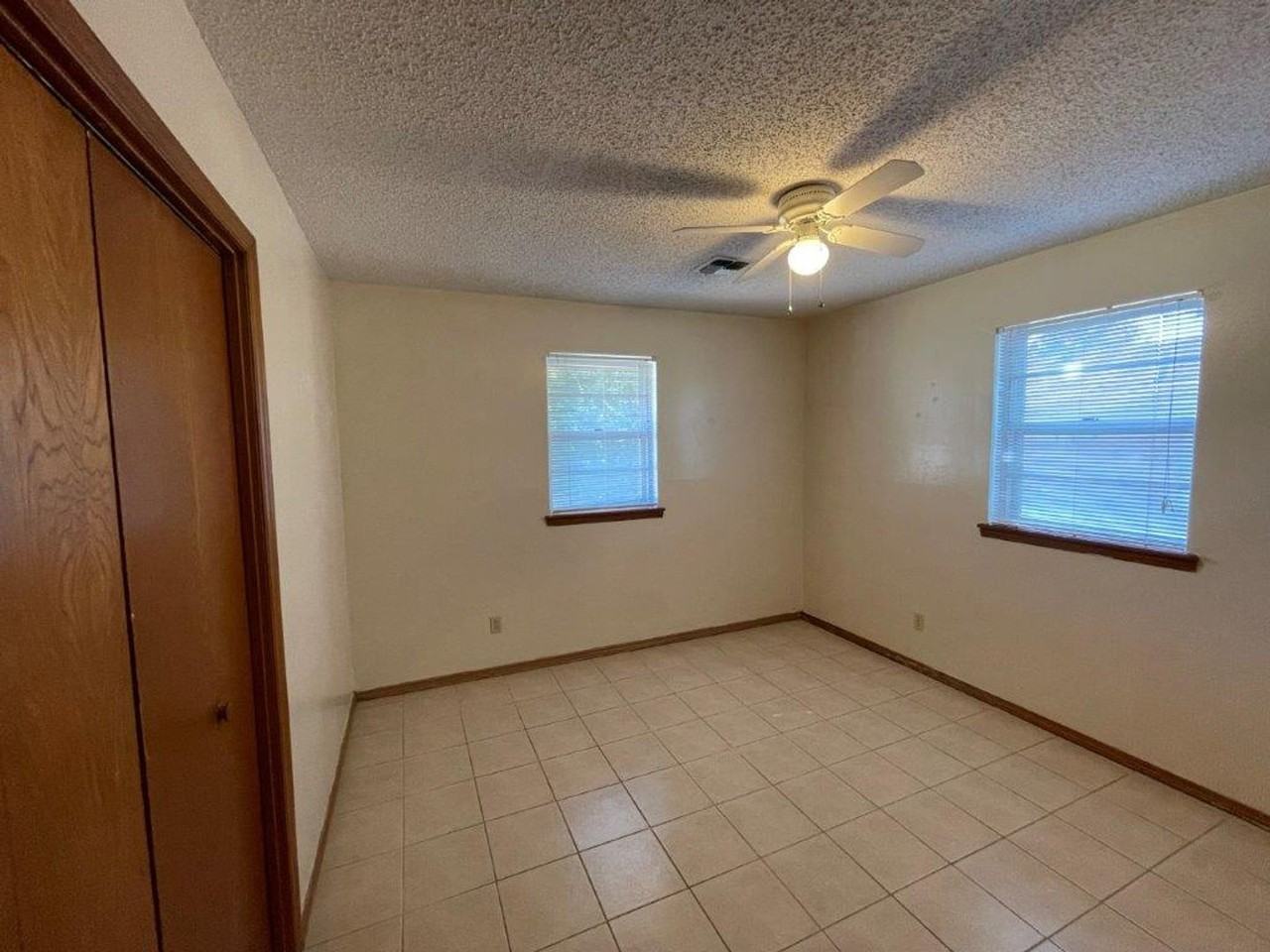 1205 Sw 62nd St - Photo 3 of 18