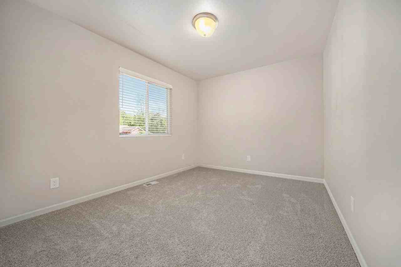 4340 Briarhill Dr - Photo 7 of 18