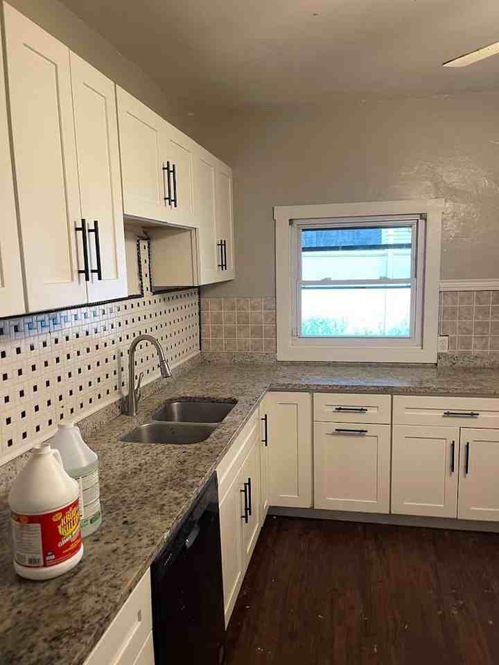 826 Walnut St - Photo 3 of 18