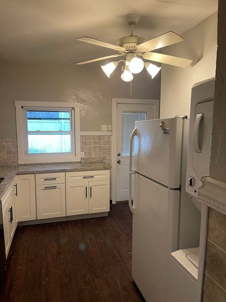 826 Walnut St - Photo 4 of 18