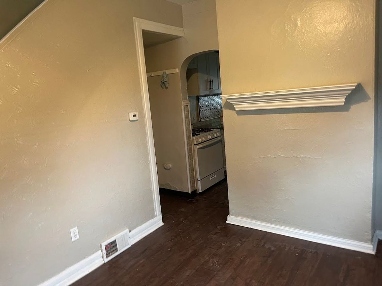 826 Walnut St - Photo 6 of 18