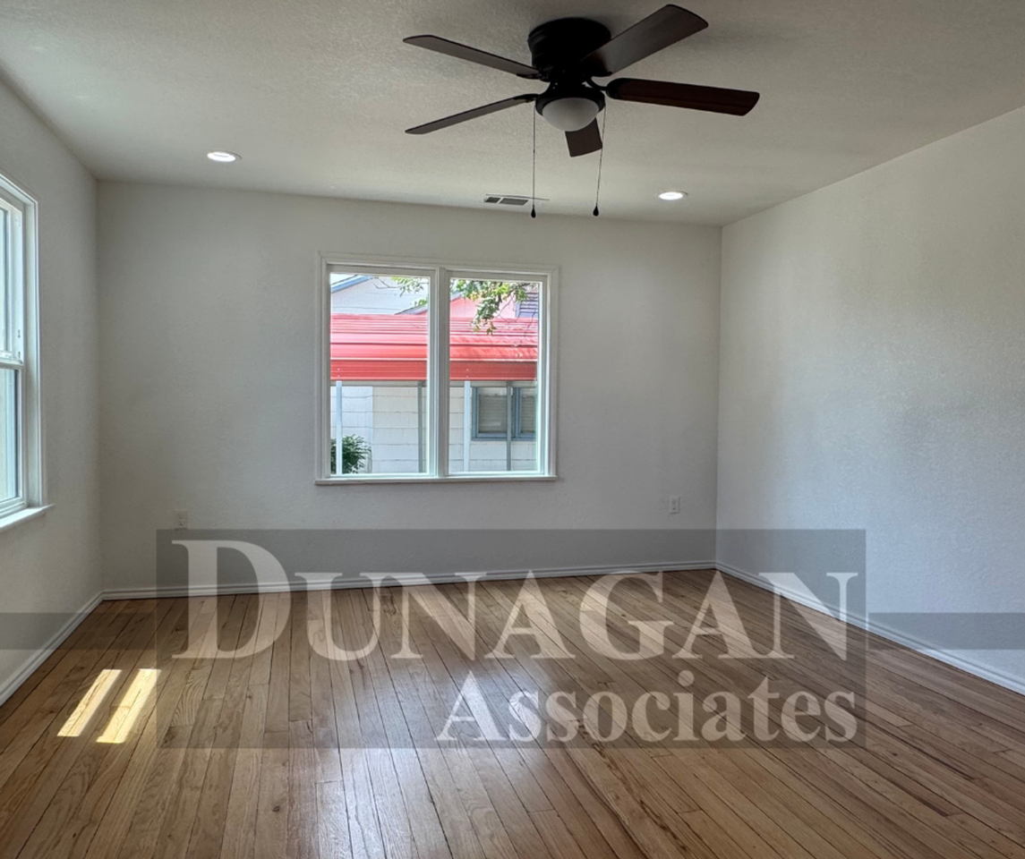 705 N Elm St - Photo 2 of 7