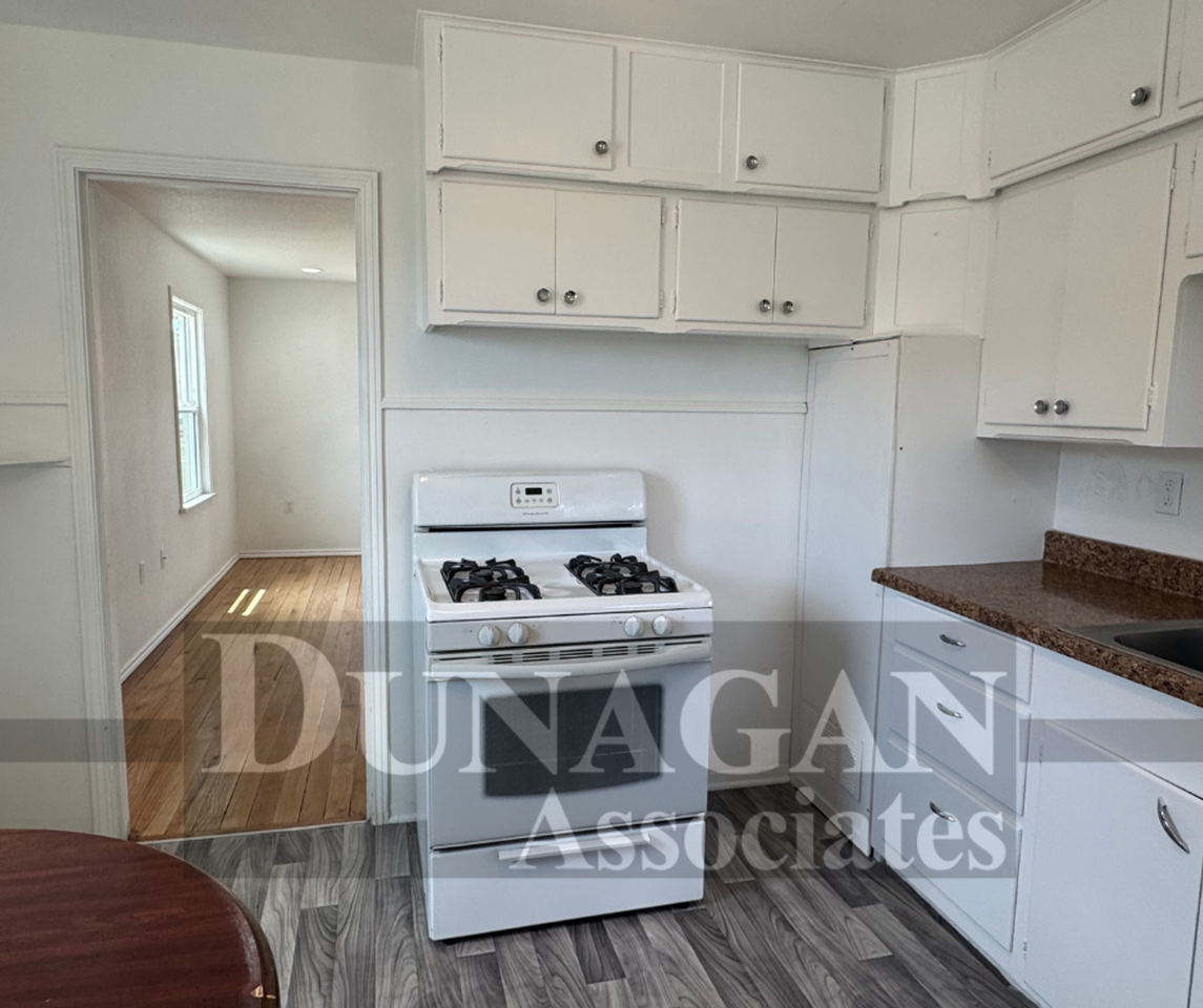 705 N Elm St - Photo 3 of 7