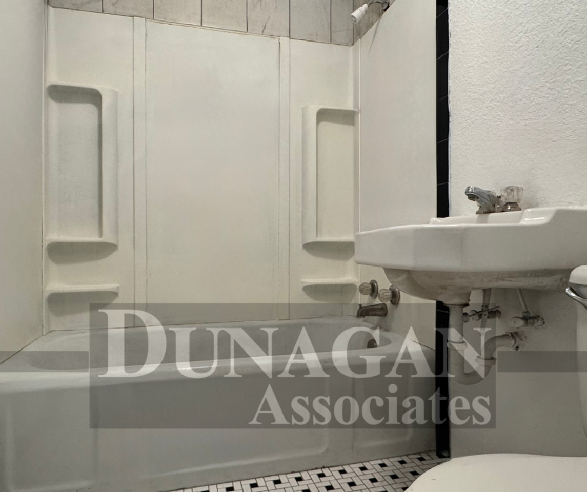 705 N Elm St - Photo 5 of 7