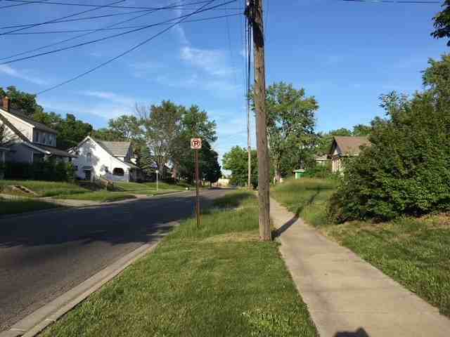 606 E Stewart Ave - Photo 4 of 34