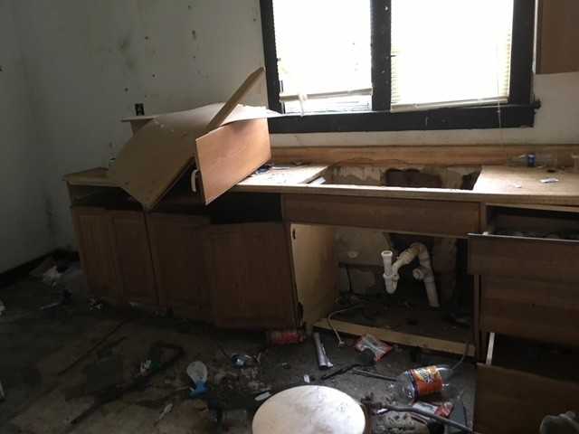 606 E Stewart Ave - Photo 6 of 34