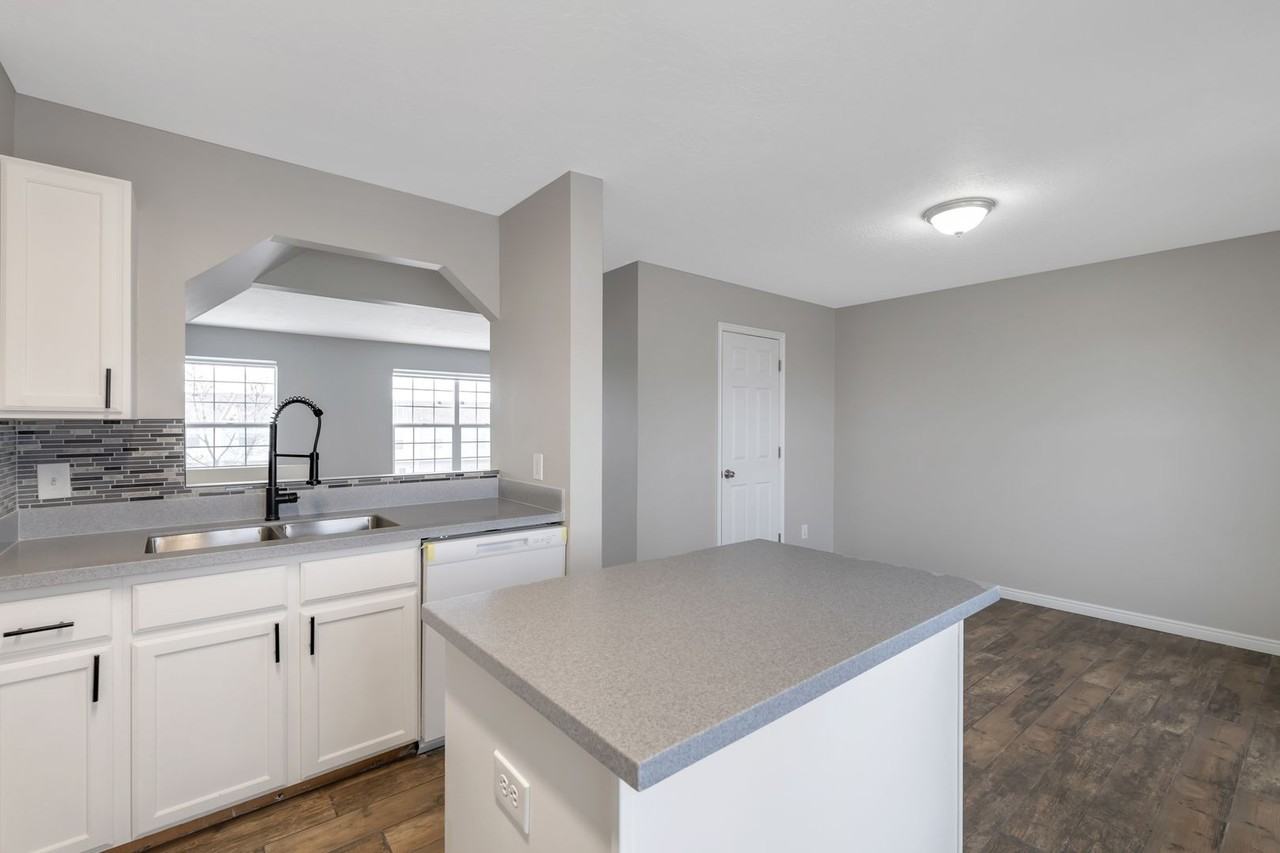 1757 W 5125 S - Photo 2 of 15