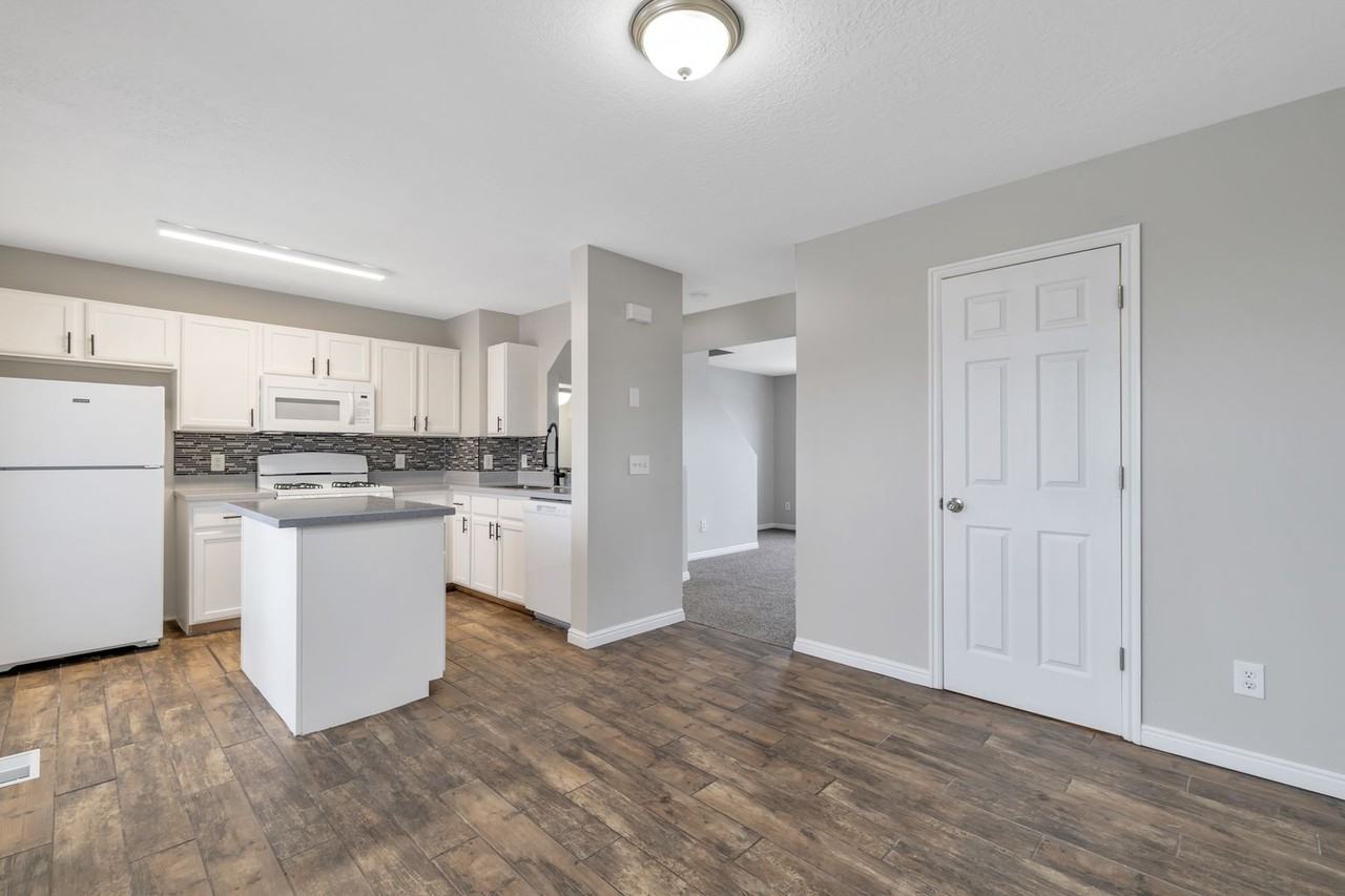 1757 W 5125 S - Photo 3 of 15