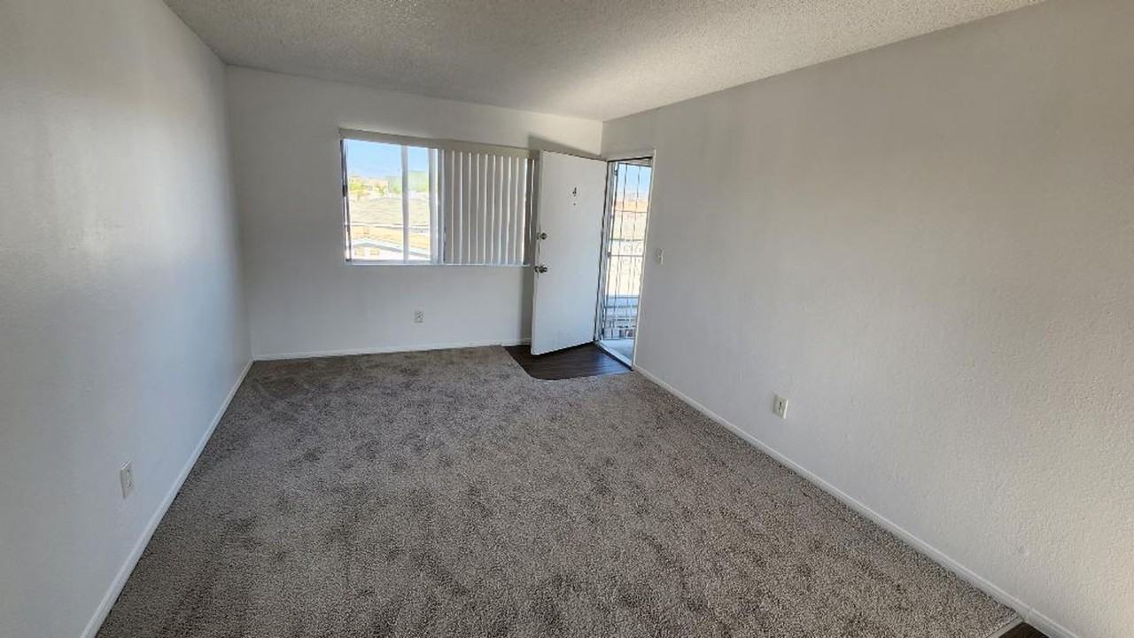 324 Zenith St #4 - Photo 4 of 12