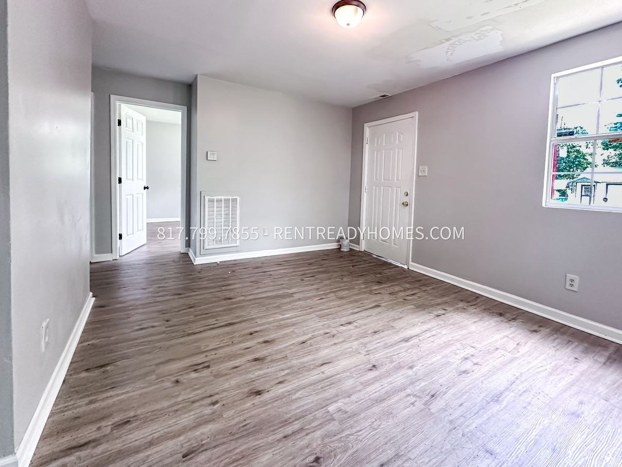1420 Rayfield Dr - Photo 2 of 8