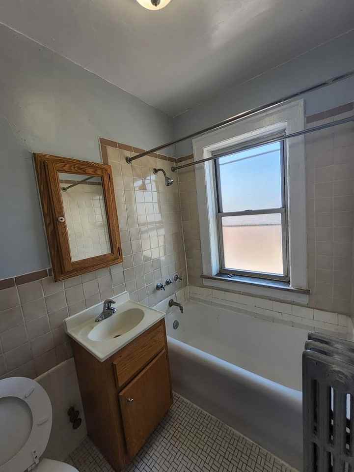 2445 E 72nd - Photo 4 of 13