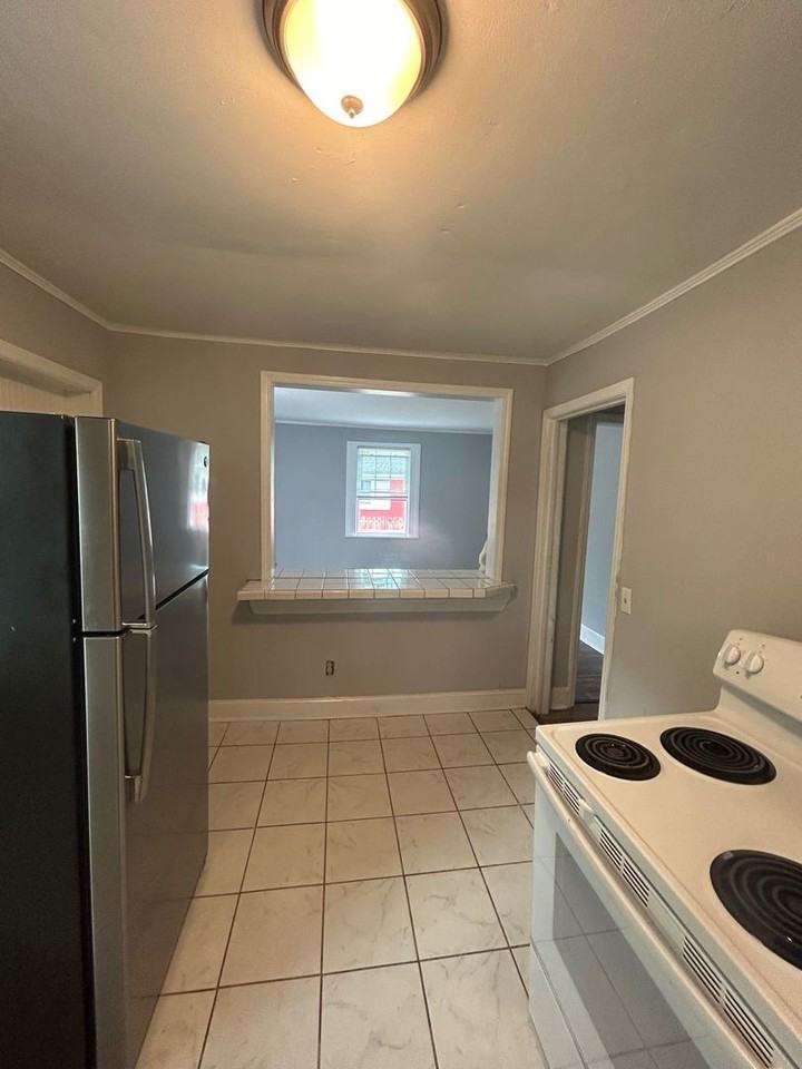 2242 Ervin St - Photo 3 of 9