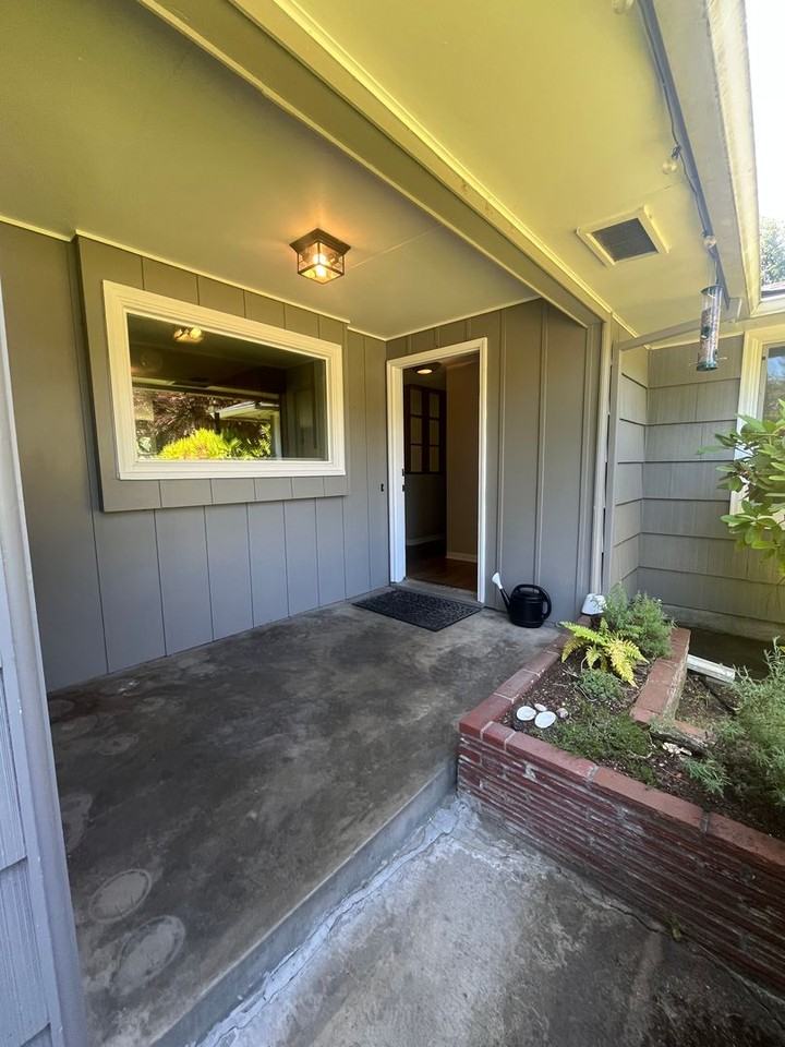 980 Sherwood Pl - Photo 3 of 24