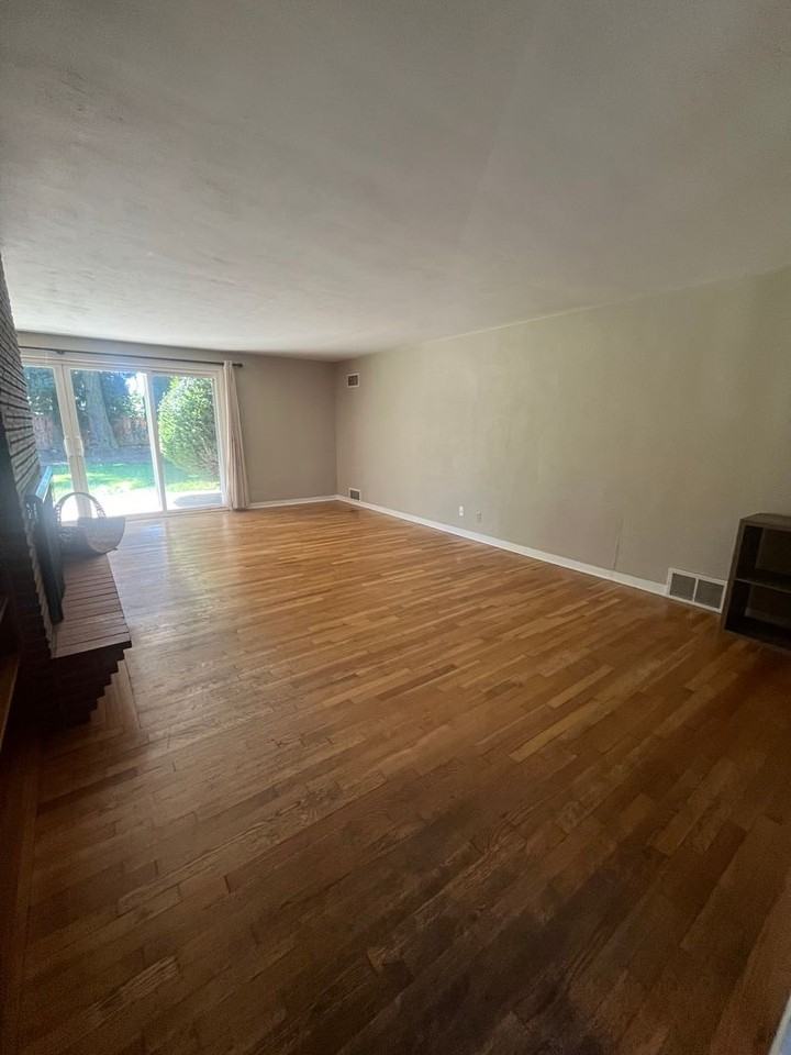 980 Sherwood Pl - Photo 4 of 24