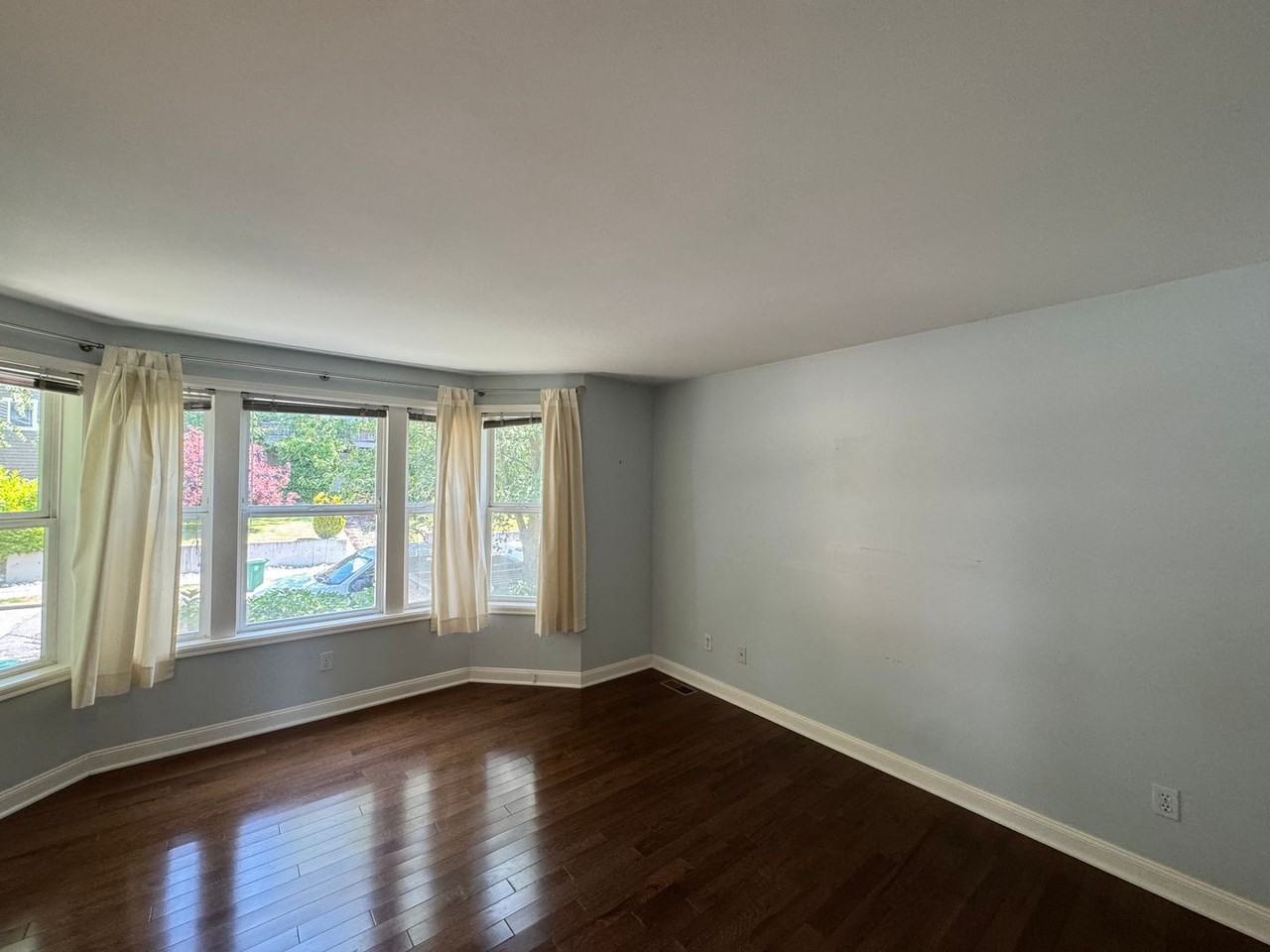 2837 Prosch Ave W - Photo 4 of 16