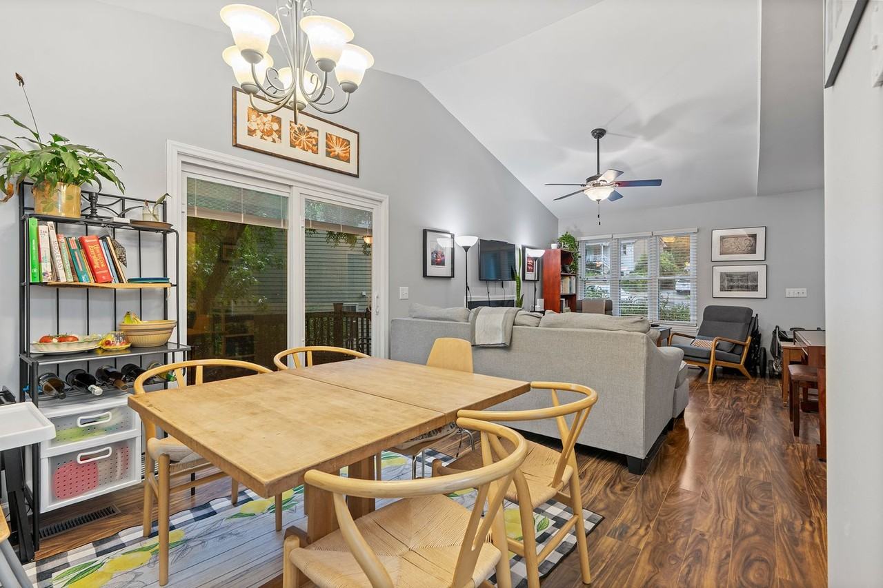 208 Fan Branch Ln - Photo 3 of 20