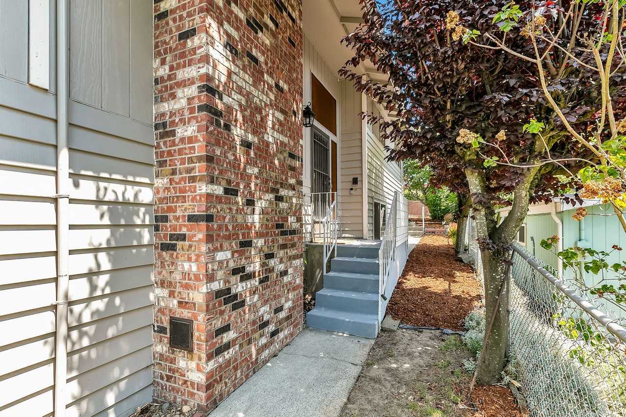 8832 20th Ave Sw - Photo 3 of 25