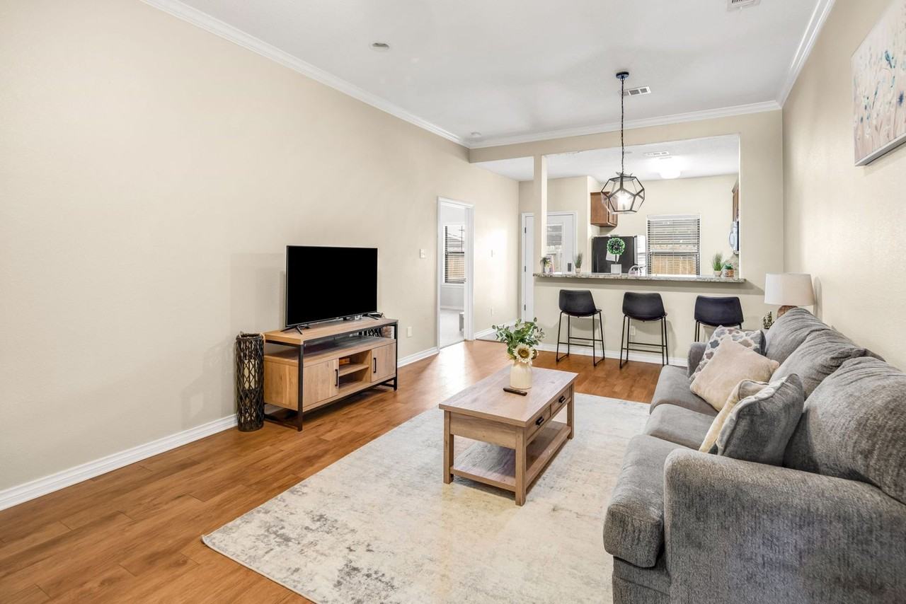 3824 Blackhawk Ln - Photo 2 of 16