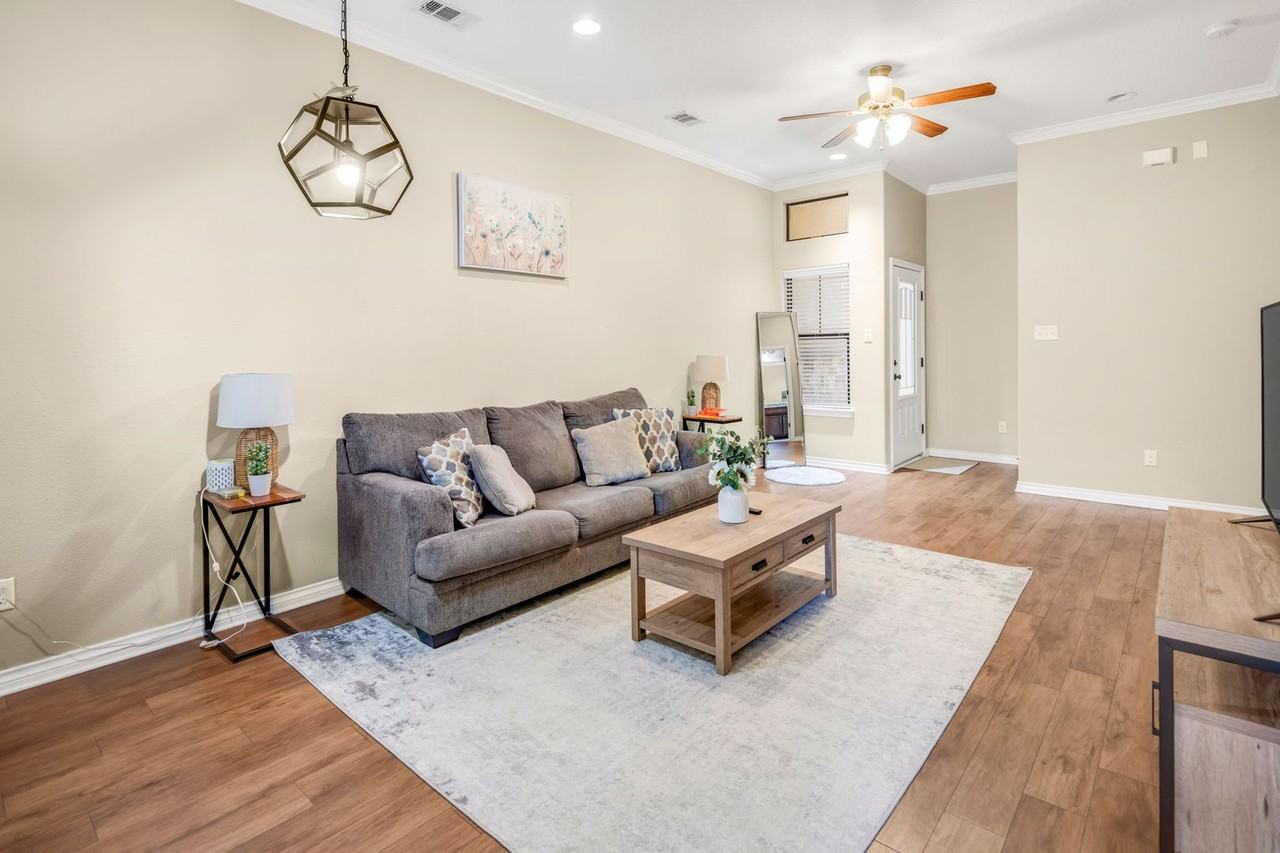 3824 Blackhawk Ln - Photo 3 of 16