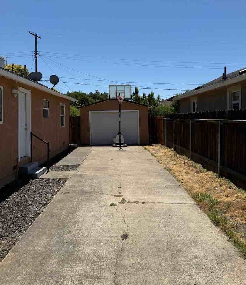 3120 33rd Ave - Photo 2 of 11